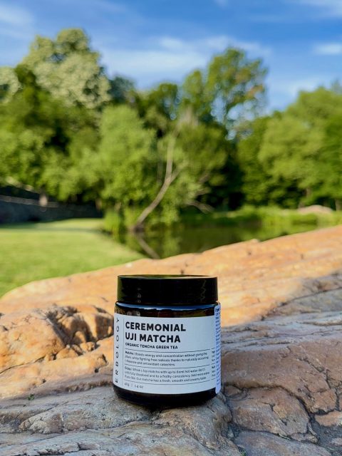 🍵 Matcha koja je osvojila ljubitelje wellness rituala. Erbology Organic Ceremonial Matcha dolazi direktno iz okoline Kjota u Japanu, pravi se od pažljivo odabranih Tencha listova i pruža dugotrajnu energiju bez naglog pada koji često prati kafu. Savršena za matcha latte, jutarnje rutine i trenutke fokusa. ✨

Pronađite Erbology Matchu na linku u opisu profila. 💚