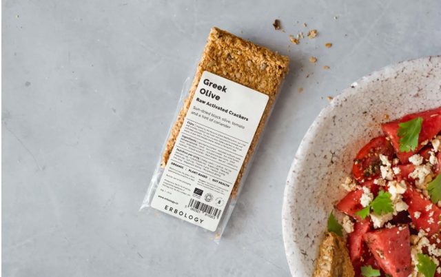 Mediteran u najhrskavijem izdanju 🫒🌿
Erbology Organic Greek Olive Seed Crackers su premium organski krekeri napravljeni od proklijalog heljdinog zrna i aktiviranih semenki, sa autentičnim ukusom grčkih maslina, sušenog paradajza i pažljivo biranih mediteranskih začina.

100% organski, bez glutena i veganski, ovi krekeri su lagani za varenje, bogati vlaknima i savršeni kada želiš zdravu užinu koja zaista prija. Idealni su sami, uz humus, namaze, salate ili čašu dobrog vina 🍷✨

Minimalni sastojci. Čist ukus. Maksimalno uživanje.
Dostupni isključivo na haleness.rs 💚

#haleness #erbology #krekeri
